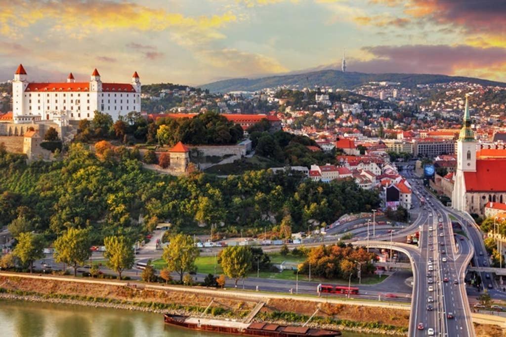 Vip Apartment In Old Town With Free Parking Bratislava Exteriér fotografie