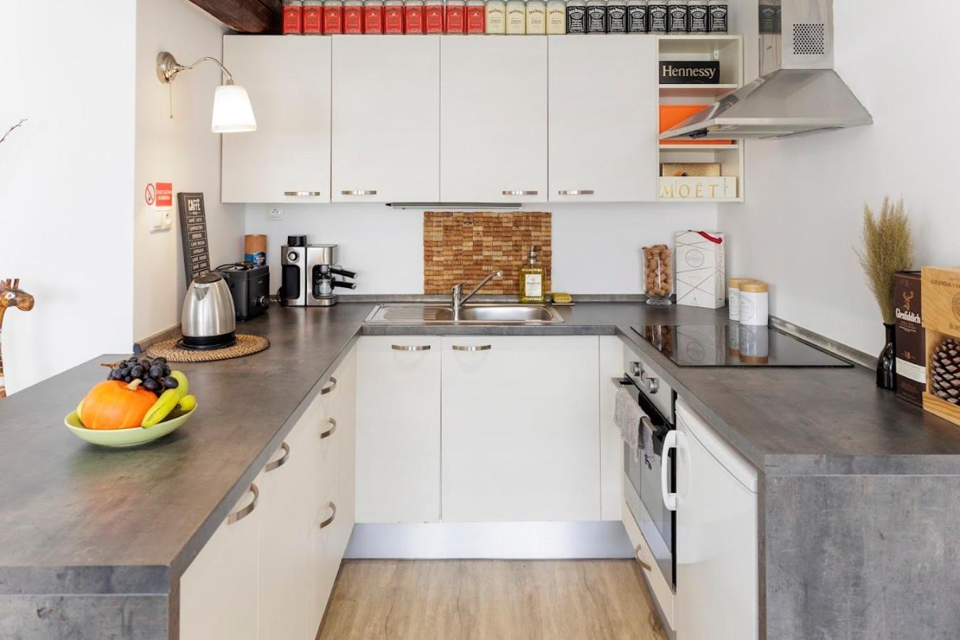 Vip Apartment In Old Town With Free Parking Bratislava Exteriér fotografie