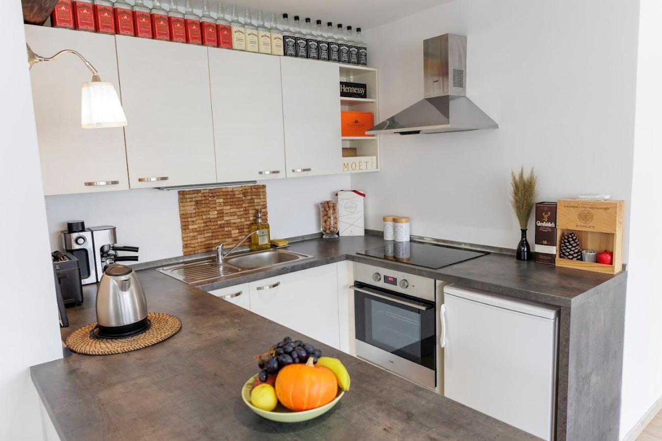Vip Apartment In Old Town With Free Parking Bratislava Exteriér fotografie