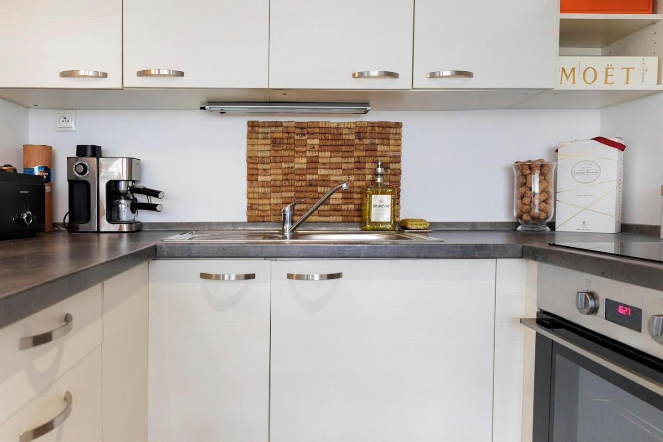 Vip Apartment In Old Town With Free Parking Bratislava Exteriér fotografie